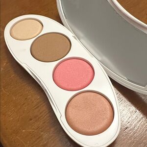 Ilia holiday limited edition ethernal face palette blushes and highlighter LIGHT